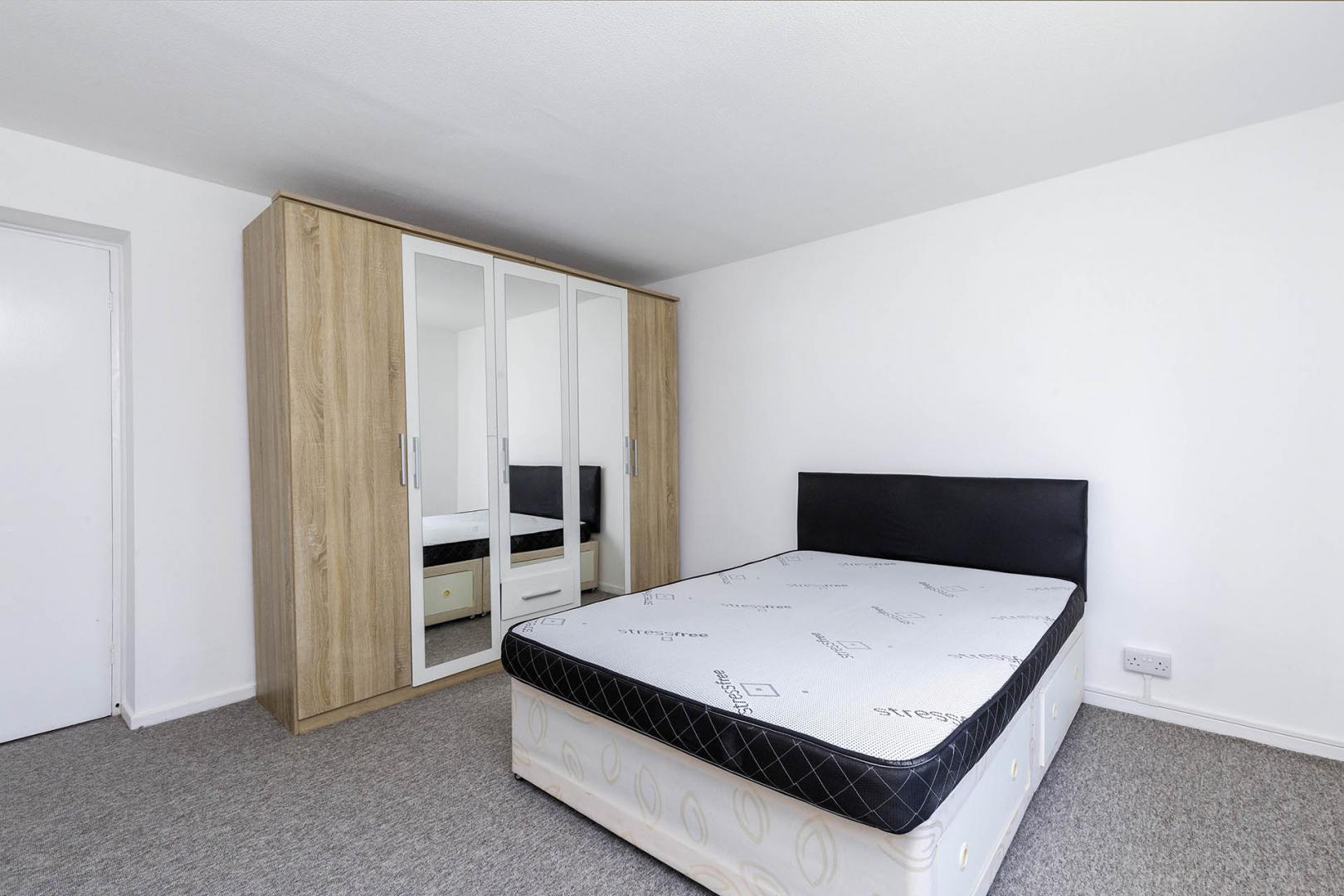 			3 Bedroom, 1 bath, 1 reception Flat			 Ravenshaw Street, West Hampstead